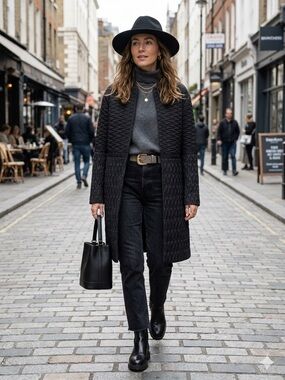 🄷&🄼 Puffy Textured Nylon Coat with pockets Size 6